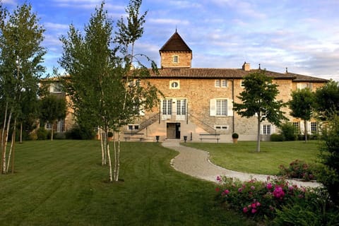 Property building, Spring, Day, Garden, Landmark view