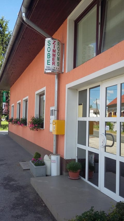 Property building, Facade/entrance