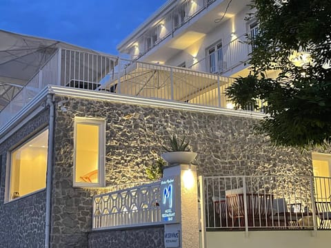 Property building, Patio, Facade/entrance, Balcony/Terrace, Balcony/Terrace