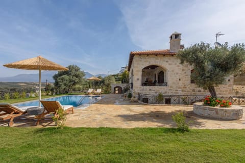 Spring, Natural landscape, On site, Swimming pool