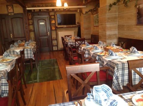 Restaurant/places to eat, Lounge or bar