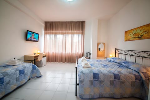 Photo of the whole room, City view, Non alcoholic drinks