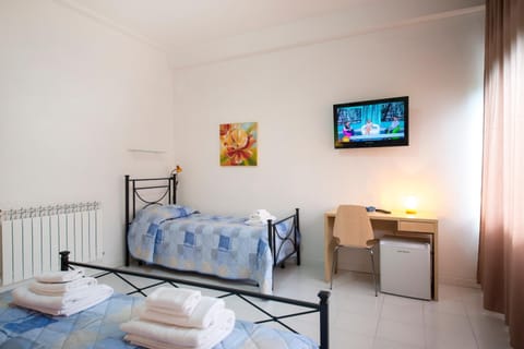 Photo of the whole room, City view, Non alcoholic drinks