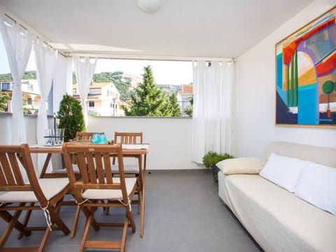 Spring, Day, Summer, Balcony/Terrace, Balcony/Terrace, On site, Pets, Pets, Mountain view, young children, older children, Family