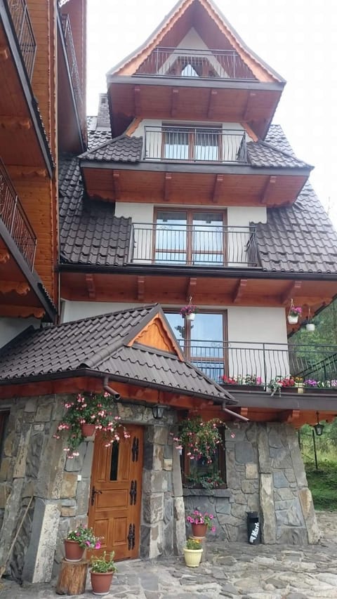 Property building, Facade/entrance, Day