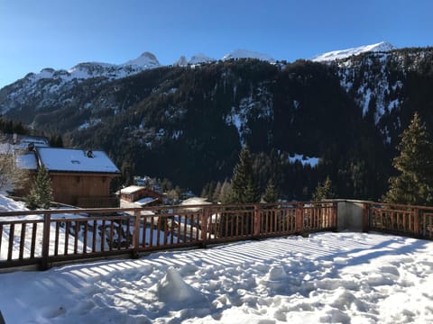 Balcony/Terrace, Mountain view