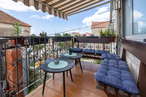 Property building, Balcony/Terrace, Sea view