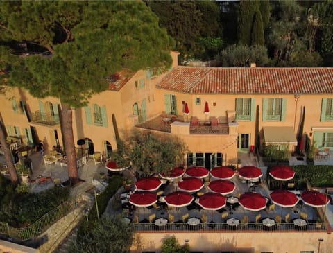 Property building, Restaurant/places to eat