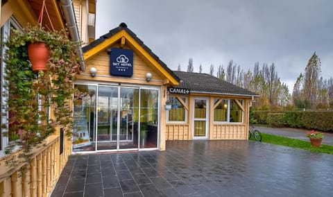 Sky Hotel Goussainville Charles de Gaulle Hotel in Île-de-France