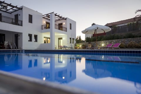 Property building, Patio, Facade/entrance, Night, Summer, Balcony/Terrace, On site, Pool view, Swimming pool