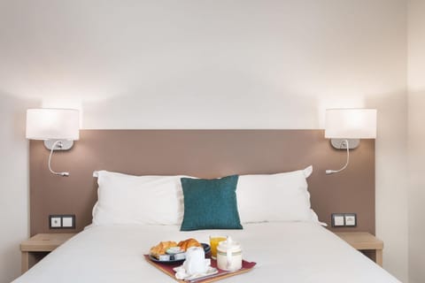 Bed, Food and drinks, Bedroom
