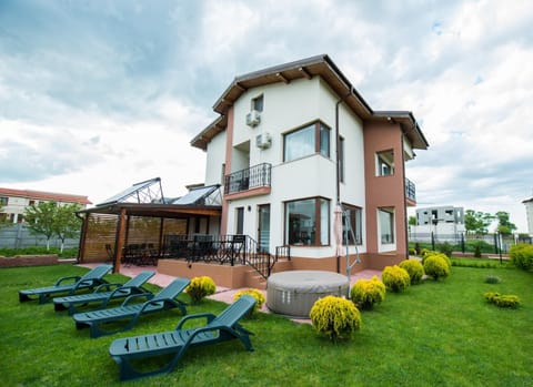 Property building, Patio, Restaurant/places to eat, Garden, Hot Tub, Area and facilities, Internal: Not applicable to any particular room