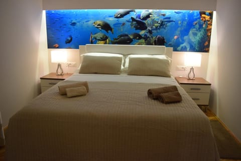 Bed, Bedroom, On site, Garden view, Street view