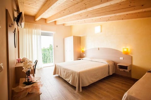 Day, Photo of the whole room