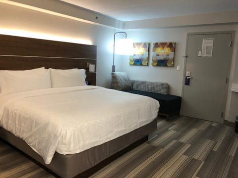 Holiday Inn Express & Suites Tempe by IHG Hotel in Tempe