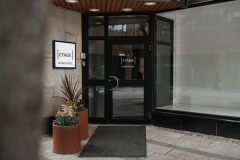 Facade/entrance