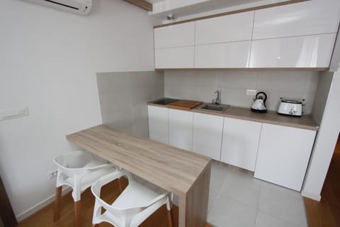 Kitchen or kitchenette, kitchen