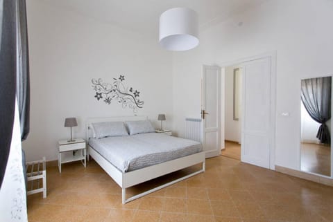 Summer, TV and multimedia, Decorative detail, Bedroom, On site