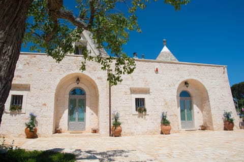 Facade/entrance, Spring, Day, Summer, On site, Landmark view