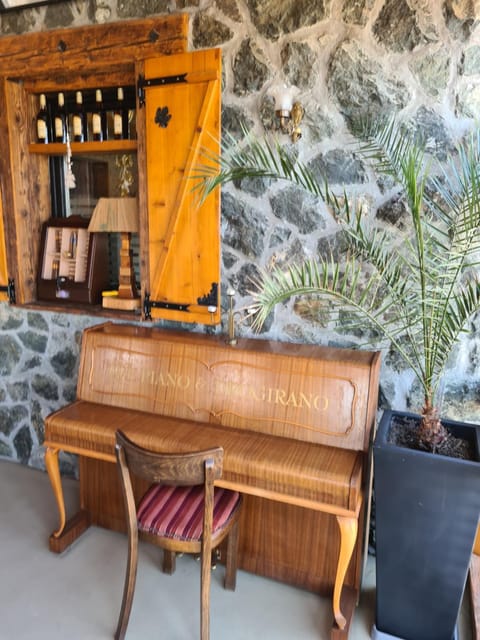 Lounge or bar, Food and drinks, Drinks