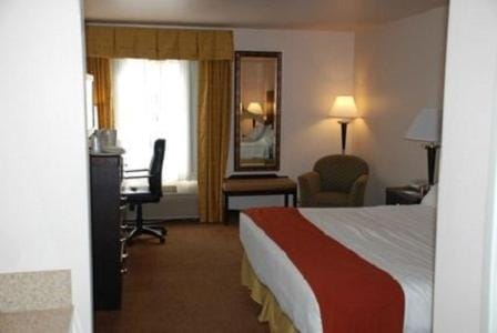 Holiday Inn Express Hotel & Suites Fenton/I-44 by IHG Hotel in Ozark Mountains