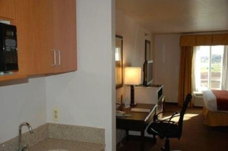 Holiday Inn Express Hotel & Suites Fenton/I-44 by IHG Hotel in Ozark Mountains