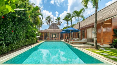 Property building, Garden view, Pool view, Swimming pool, sunbed