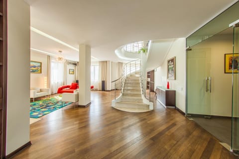 Living room, Photo of the whole room