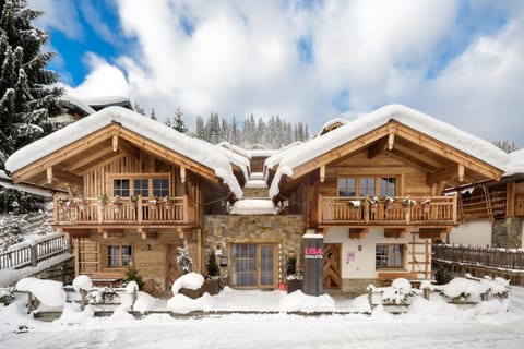Facade/entrance, Winter