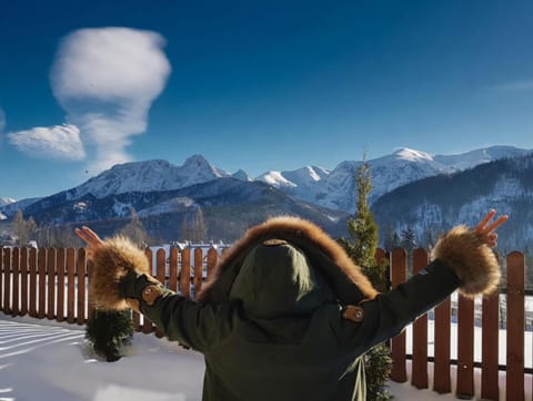 Patio, Winter, Mountain view