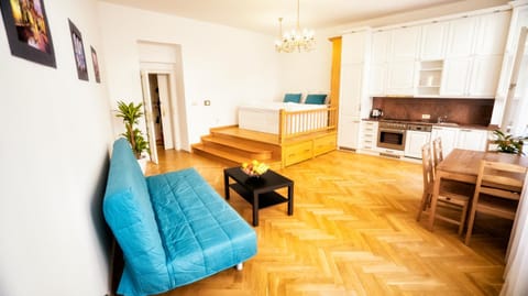 Living room, Photo of the whole room