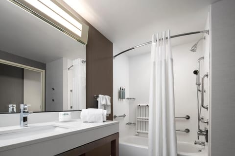 Shower, Bathroom, Bath, towels