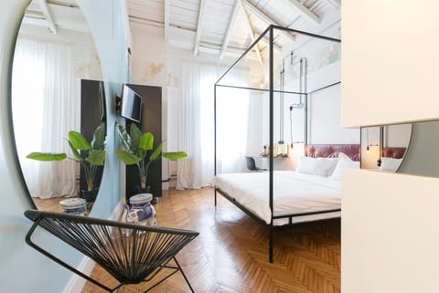 Shower, Bed, TV and multimedia, Living room, Bedroom