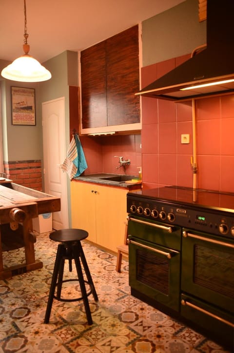 Kitchen or kitchenette, Dining area, Breakfast