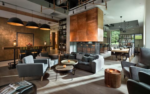 Restaurant/places to eat, TV and multimedia, Living room, Seating area, Area and facilities