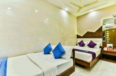 Bed, Living room, Photo of the whole room, Seating area, Bedroom
