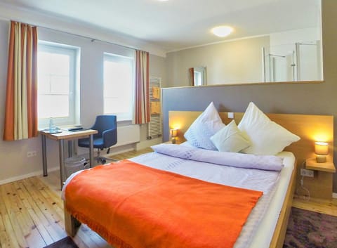 Photo of the whole room, Decorative detail, Bedroom