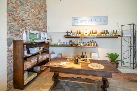 Property logo or sign, On-site shops, Area and facilities, Entertainment, Alcoholic drinks