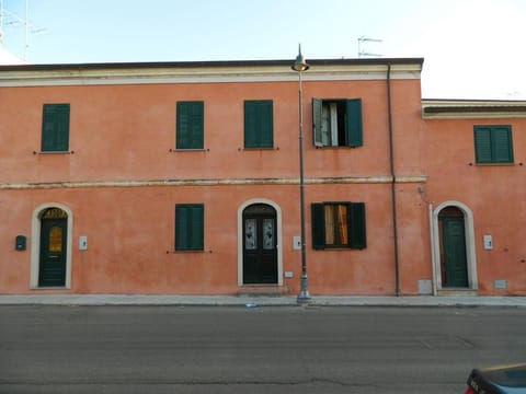 Facade/entrance