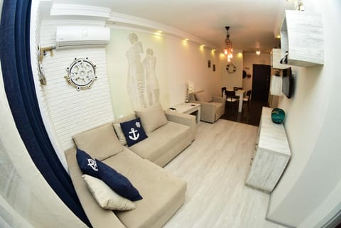 Coffee/tea facilities, Living room, Dining area, Family
