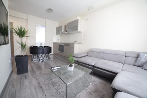 Communal lounge/ TV room, Communal kitchen
