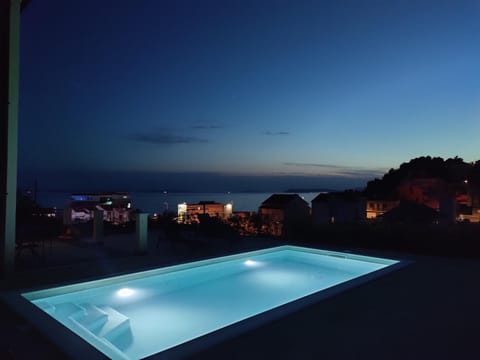 Magi House with pool Apartment in Podstrana