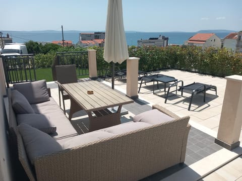 Magi House with pool Apartment in Podstrana