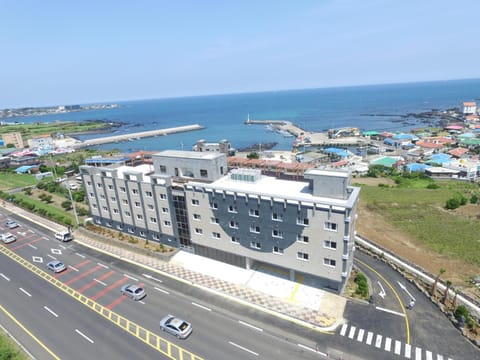 Facade/entrance, Bird's eye view
