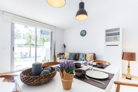Living room, Seating area, Dining area