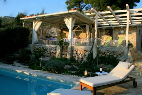 Patio, Communal kitchen, Swimming pool