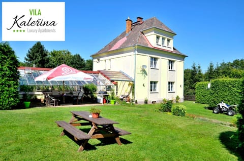 Property building, Garden, Garden view, Swimming pool