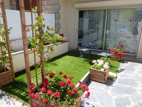 Patio, Garden view
