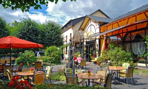 Property building, Facade/entrance, Spring, Day, Summer, Garden, Balcony/Terrace, Other, On site, Seasons, Facility for disabled guests