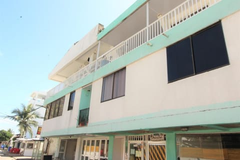 Property building, Nearby landmark, Restaurant/places to eat, Facade/entrance, Off site, Day, Natural landscape, Balcony/Terrace, Lobby or reception, Floor plan, Beach, Pets, Pets, Street view, Supermarket/grocery shop, Shopping Area